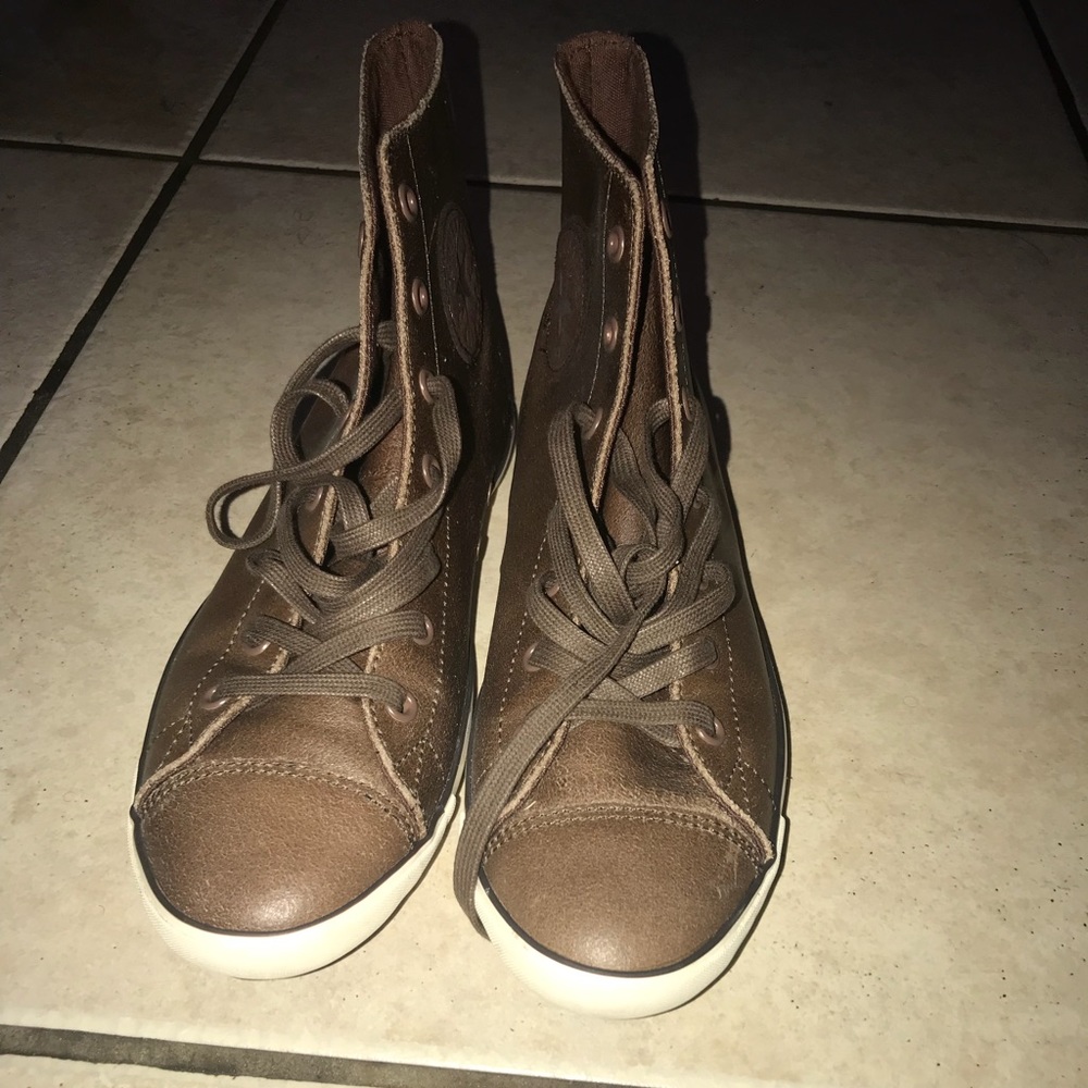 Brown leather converse